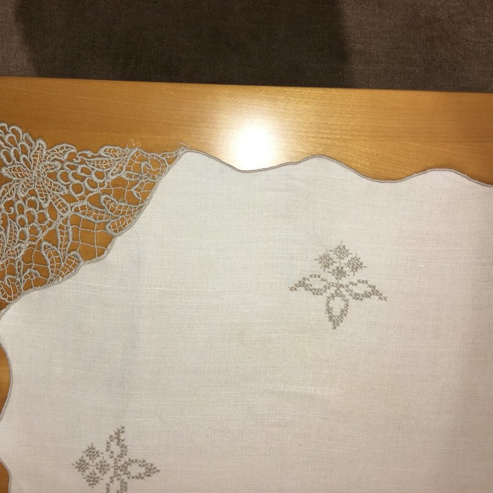 Vintage Linen Tablecloth and Napkins Set